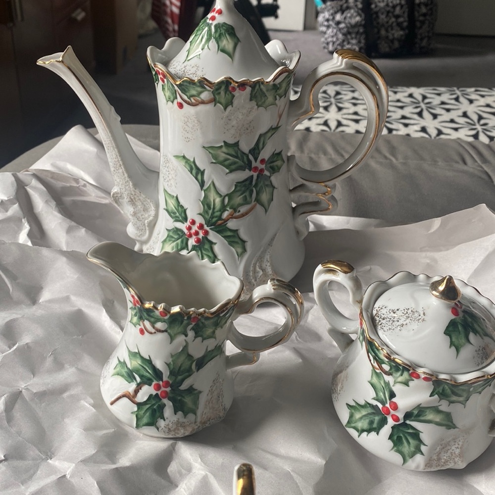 1940s-50s Lefton Porcelain Holly Garland Pattern 3 piece Set Hand Painted